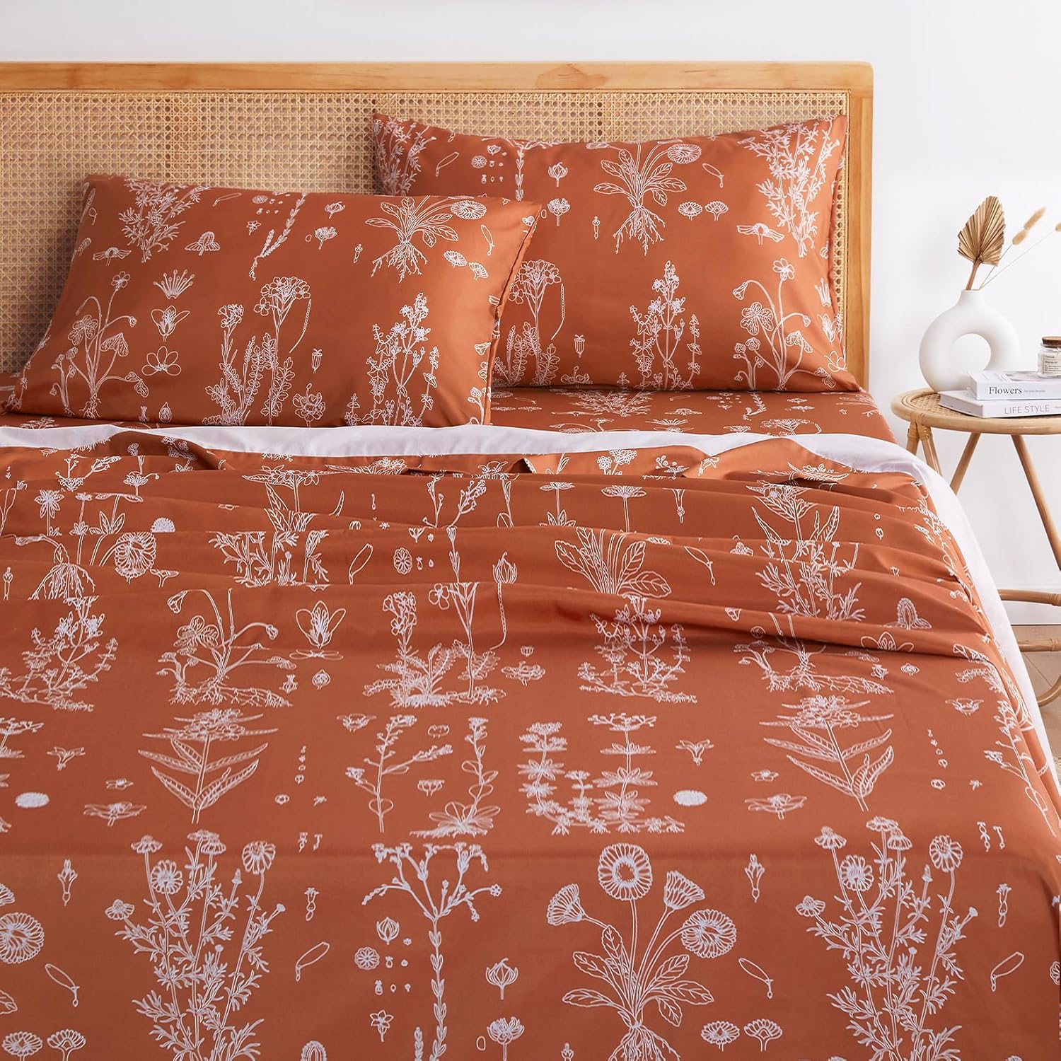 Floral Bed Sheets, 4-Piece Sheet Set, Cute Botanical Shabby Chic  Cottagecore Flower, Soft Microfiber Deep Pocket Bedding, Terracotta Orange, Queen Size